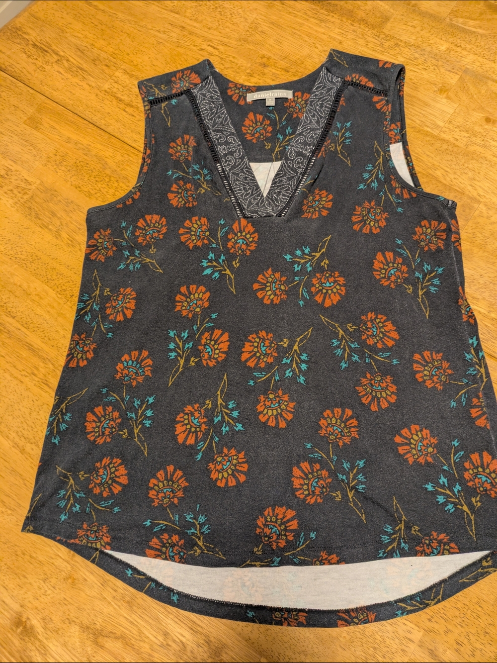 Daniel Rainn Floral V-Neck Sleeveless Top Size Medium
